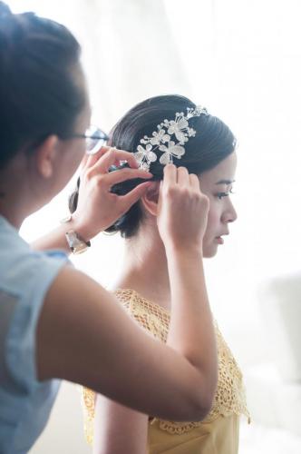 RedTree Photography BrideGettingReady39-min